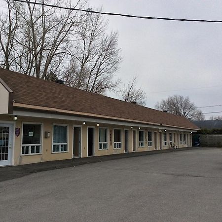 Auberge Du Lac Beauchamp Gatineau Exterior photo
