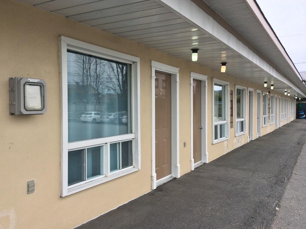 Auberge Du Lac Beauchamp Gatineau Exterior photo